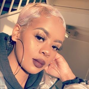 Meet your Posher, Ayana